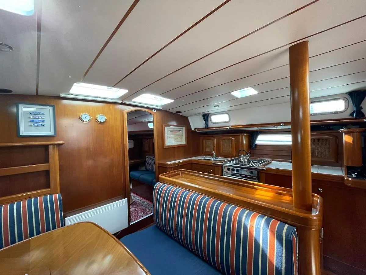 Beautiful And Comfortable Sailboat With Secure Parking Available Hotel Barcelona 0*,  España
